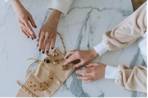 Give gifts ▲Gifts related to
