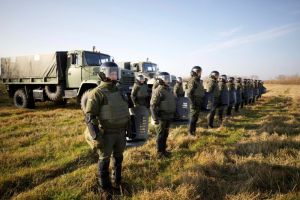 ▲除了波蘭，烏克蘭也派遣部隊前往與白俄接壤的邊境，阻止難民湧入歐洲。（圖／美聯社／達志影像）