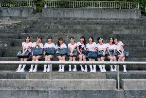 ▲AKB48 Team TP在新歌《未來的果實》中，跑起大隊接力，沒想到竟有團員因為太賣力跑步，讓表情超猙獰。（圖／好言娛樂提供）