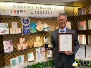 「新希望禮物盒」獲設計大獎 臻品植萃新品花草茶優惠同慶 ▲陳勇利博士將臨床經驗轉化運用到保健養生,開發出花草茶、手工皂等商品,3年來已累計獲20個食品及設計獎。(圖/記者金武鳳攝,2021.11.23)