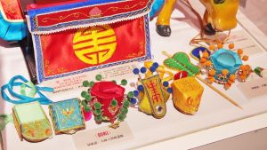▲「布袋戲偶帽工作坊」規劃紮實解說與偶帽製作。(圖/高史博提供) ▲「布袋戲偶帽工作坊」規劃紮實解說與偶帽製作。(圖/高史博提供)