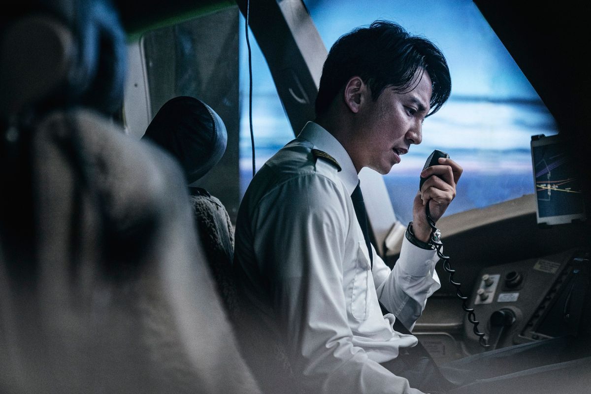 ▲《緊急迫降》是韓國首部航空災難電影。（圖／車庫）