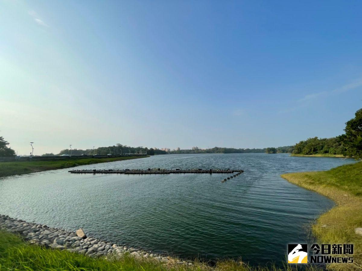 ▲蘭潭昨（23）日傳出溺水意外，一位男釣客下水撈魚鉤時不慎溺斃。（示意圖／記者劉雅文拍攝）