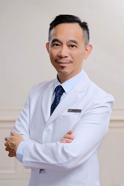 ▲星星親子眼科院長陳宜信,畢業於約翰霍普金斯大學,曾任約翰霍普金斯醫學中心研究員、林口長庚紀念醫院醫師、新光吳火獅紀念醫院醫師。(圖/品牌提供)