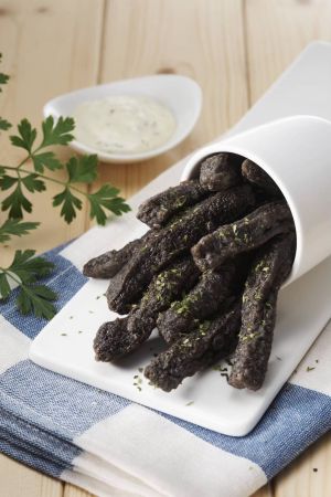 小資族抗漲吃起來!繼光香香雞感恩節「買1送1限時8天」 ▲活動還可享49元加購熱門墨魚甜不辣海苔口味。(圖/香繼光提供)