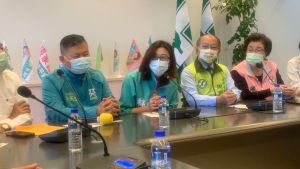 顏寬恒不信對手掛看板被施壓 林靜儀:人家就是怕你啊 ▲林靜儀拜會民進黨議會黨團時,表示沒必要操作自己的宣傳困境。(圖/記者顏幸如攝,2021.11.24)