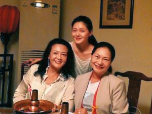 ▲張蘭(左起)與大S、徐媽媽過招火花四射。(圖/翻攝汪小菲臉書) ▲張蘭(左起)與大S、徐媽媽過招火花四射。(圖/翻攝汪小菲臉書)