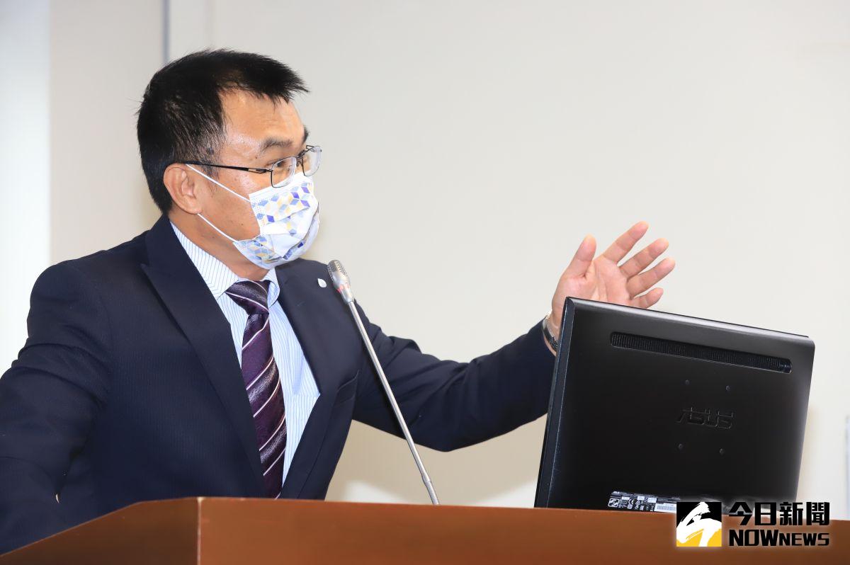 ▲今（1）日農委會主委陳吉仲證實，雞蛋透過空運進口費用較貴，每顆就要增加6元，農委會吸收差價，將從農損基金支應。（圖／記者葉政勳攝 , 2021.11.25）