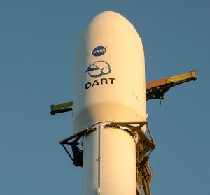▲NASA試射「飛鏢」（DART）任務飛行器（圖／美聯社／U.S. Space Force）
