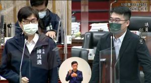 高雄市議員邱俊憲請市長陳其邁爭取五月天在高雄加唱一場。(圖/翻攝自高雄市議會直播) ▲高雄市議員邱俊憲請市長陳其邁爭取五月天在高雄加唱一場。(圖/翻攝自高雄市議會直播)