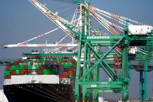 ▲中國拒絕提供航運船隻訊號，導致全球供應鏈更緊張。（圖／美聯社／達志影像）