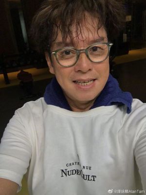 譚詠麟 ▲高齡71歲的譚詠麟勤於運動,體力保持得不錯。(圖/翻攝譚詠麟微博)