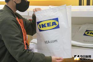 ▲IKEA台北城市店將在11/30重新開幕,現場獨賣特製購物袋。(圖/記者葉政勳拍攝) ▲IKEA台北城市店將在11/30重新開幕,現場獨賣特製購物袋。(圖/記者葉政勳拍攝)