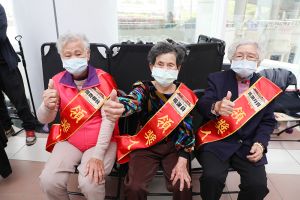 ▲80歲以上志工接受台南市府表揚（圖／記者林怡孜攝，2021,11,25）