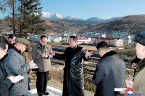 ▲金正恩近年常以皮衣造型亮相。(圖/美聯社/達志影像) ▲金正恩近年常以皮衣造型亮相。(圖/美聯社/達志影像)