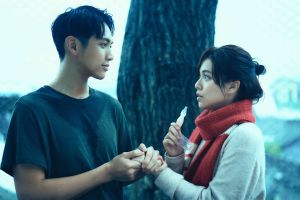 ▲柯震東(左)在《月老》中扮演紅娘,穿梭在人間與地府之間。(圖/傳影互動) ▲柯震東(左)在《月老》中扮演紅娘,穿梭在人間與地府之間。(圖/傳影互動)