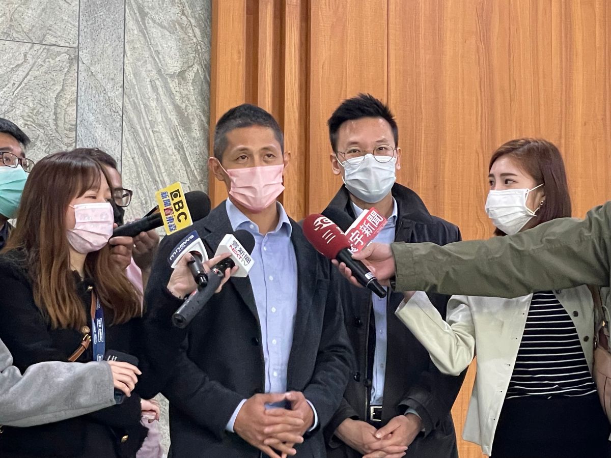 ▲吳怡農與林飛帆異口同聲表示,現在全黨最重要的目標就是公投。(圖/記者黃宣尹攝影,2021.11.26)