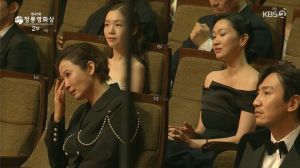 ▲金善映也以《我的不完美家人》拿下最佳女配角。(圖/翻攝KBS 2) ▲金善映也以《我的不完美家人》拿下最佳女配角。(圖/翻攝KBS 2)