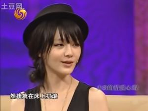 大S ▲大S透露曾經失戀痛苦到在床上打滾。(圖/翻攝《魯豫有約》視頻)