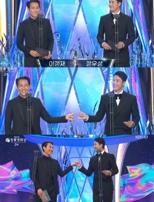 ▲李政宰(左)跟鄭雨盛被拱牽手。(圖/翻攝KBS 2) ▲李政宰(左)跟鄭雨盛被拱牽手。(圖/翻攝KBS 2)