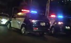 台南警匪追逐槍戰！賓士男加速撞警車　逃無路遭壓制逮捕
