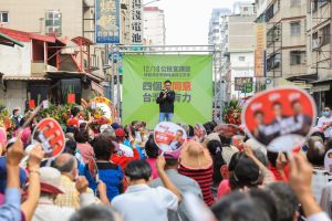 ▲林智鴻在公投說明會中強調，四個公投案決定台灣未來，請大家為了孩子、長輩，我們的下一代，一起站出來投下「四個不同意」！（圖／林智鴻服務處提供）