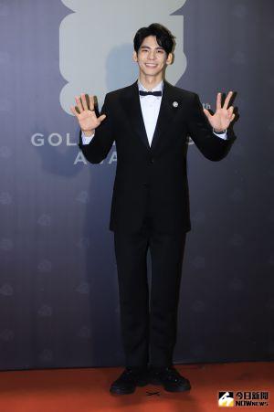 林柏宏 ▲林柏宏比出58手勢,象徵金馬獎第58屆。(圖/NOWnews影像中心)
