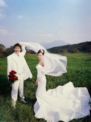 ▲侯昌明透露結婚前夕，800萬積蓄都被騙光，老婆仍無怨無悔下嫁。（圖／翻攝侯昌明FB）