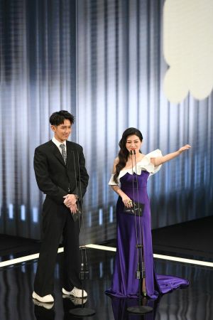柯震東、王彩樺 ▲柯震東、王彩樺曾在10年前在電影《那些年,我們一起追的女孩》飾演母子檔。(圖/金馬獎執委會提供)