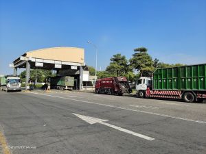 ▲垃圾車進入焚化廠秤重。（圖／高雄市環保局提供）