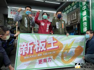 張銘祐、卓冠廷及山田摩衣 ▲張銘祐、卓冠廷及山田摩衣說,針對1218的四大公投案,身為民進黨年輕世代成員的3人,為了新北市的未來,有義務對市民說清楚為何要投下「四個不同意」。(圖/記者陳志仁攝,2021.11.30)