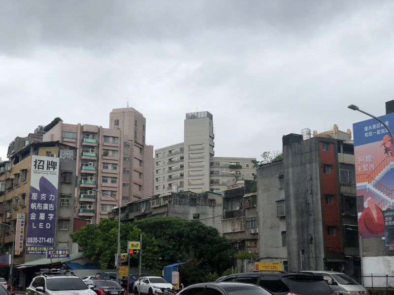 ▲許多人分享經驗，勸原PO還是另外找其他房子，不然就得多花錢才能阻擋噪音。（示意圖／NOWnews資料照片）