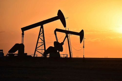 中東情勢升高！油價獲供需面支撐　投顧：能源類股仍具評價面優勢
