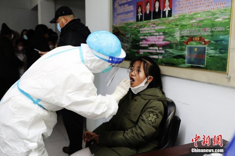 ▲中國防疫鬆綁後感染人數暴增，北京及北方省區感染者普遍反映症狀比預期嚴重。中國工程院院士、醫師喬杰今天表示，南北方病毒株略有不同，且北方乾燥天氣較冷，導致病情略重。（圖／翻攝自中新社）