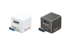 ▲備份豆腐約是2.5公分方塊狀,接在iPhone充電器後使用。(圖/取自Qubii) ▲備份豆腐約是2.5公分方塊狀,接在iPhone充電器後使用。(圖/取自Qubii)