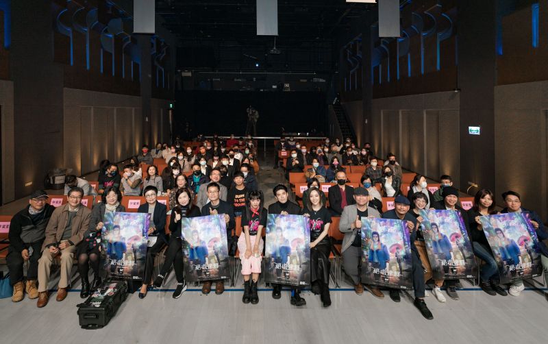 ▲林哲熹(中)、閻奕格(中右)、「木木」林葦妮(中左)共同出席《2049+絕處逢聲》首映會。(圖/冉色斯動畫提供)