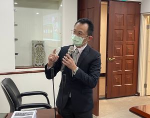 法務部檢察司調查專員 魯志遠 ▲為讓外界更加瞭解法務部積極運用區塊鏈科技的具體作為,調查專員魯志遠說明相關規劃。(圖/記者潘千詩攝,2021.12.1)