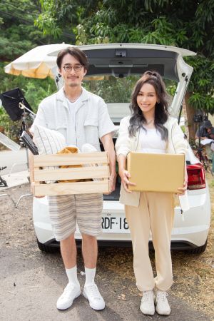 林采欣 ▲林采欣(右)和林奕勳演出親密對手戲,前一晚緊張到失眠。(圖/華納音樂提供)