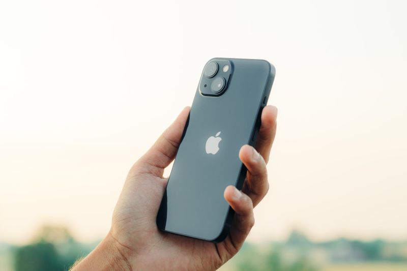 ▲iPhone儘管已經出到13代，但仍有不少用戶堅持使用舊手機繼續奮戰。（圖／傑昇通信提供）