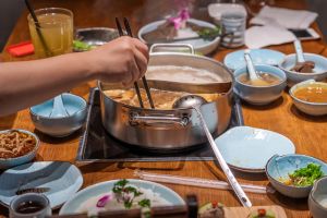 ▲老饕分享麻辣鍋煮王子麵的獨特吃法。（圖／取自Shutterstock）