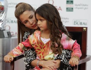 ▲哈雅王妃與她的女兒阿勒賈利拉(Al Jalila)公主，攝於2012年。（圖／美聯社／達志影像）