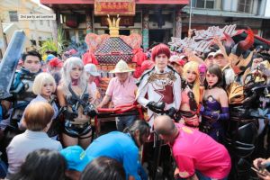 報導 ▲▲2019年大甲媽祖遶境進香活動,《天堂M》用實際行動參與,人氣七大職業角色組成史上最狂遶境團,與信眾一同徒步10公里跨越兩縣市。(圖/遊戲橘子提供)