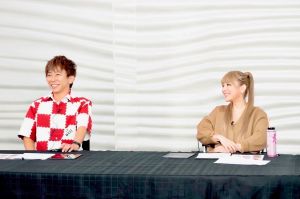 濱崎步、松浦勝人 ▲Avex社長松浦勝人(左)驚喜現身濱崎步主持的選秀結果發表直播。(17/LIVE提供)