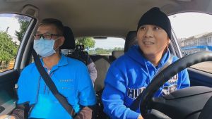 王仁甫 ▲有大客車駕照的王仁甫(右),被認為是老司機。(圖/中視提供)