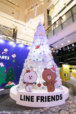 巨型熊大攻佔桃園!兔兔、莎莉飛降 雪人部長飄雪耶誕鎮 ▲聖誕造型的LINE FRIENDS,只在這個時候期間限定喔。(圖/翻攝自台茂購物中心FB)
