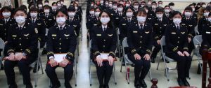 內政部移民署今(7)日舉行移民班第9期學員結訓典禮,部長徐國勇親自到場,肯定52名學員的專業及努力。(圖/移民署) ▲內政部移民署今(7)日舉行移民班第9期學員結訓典禮,部長徐國勇親自到場,肯定52名學員的專業及努力。(圖/移民署)