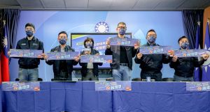 公投倒數11天！藍營發表「四個同意」貼紙：對抗網軍政權

