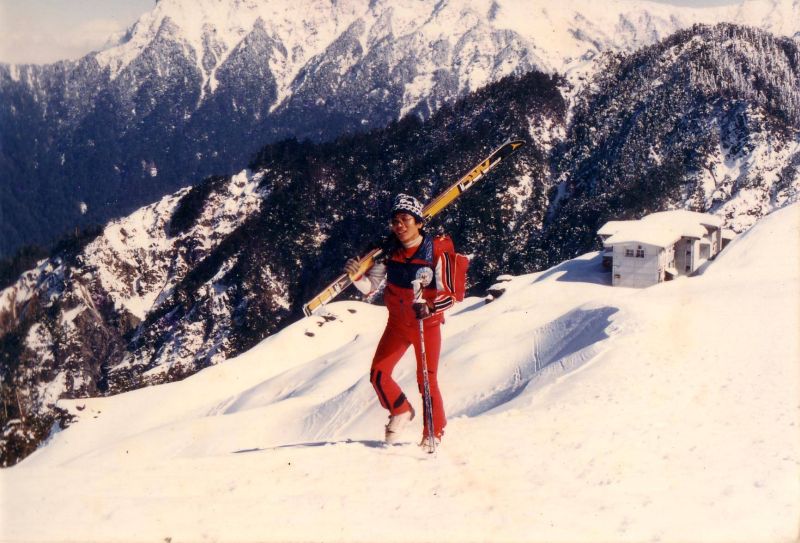 ▲1981年合歡山雪景,大雪掩蓋山頭,可以滑下山10公里。滑雪協會吳永義提供
