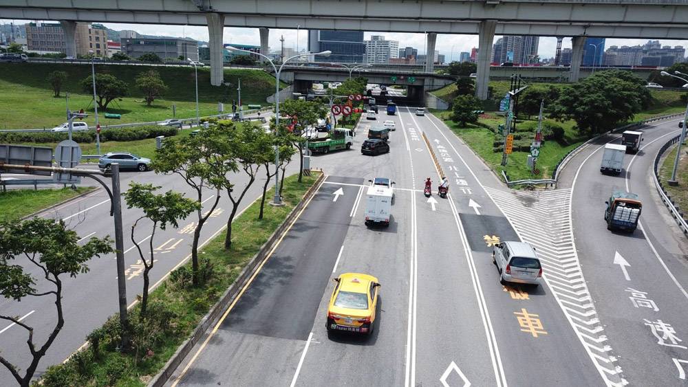 ▲台灣高速公路每日擁有高達320萬輛次的車流量以及近1,600萬筆交易量，推行電子收費已行之有年，並創下三項世界第一。（示意圖／交通部公路總局）
