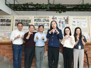智慧城市的數位思維 唐鳳:智慧科技讓人們生活更便利 ▲台中市社會局舉辦「智慧城市的數位思維」研討會上,政務委員唐鳳開講:智慧科技讓人們生活更便利。(圖/社會局提供)